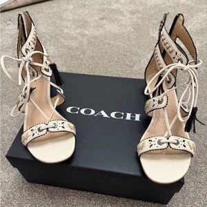 Coach Women's Black and Cream Lace-Up Shoes